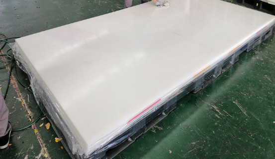 Çin Yumuşak Yüzey Temizliği Kolay Uhmwpe Sentetik Arka Bahçe Buz Pınarı Sistemi